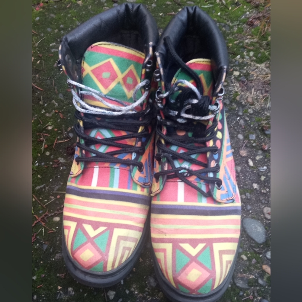 Colorful Geometric Pattern Boots - Picture 3 of 7